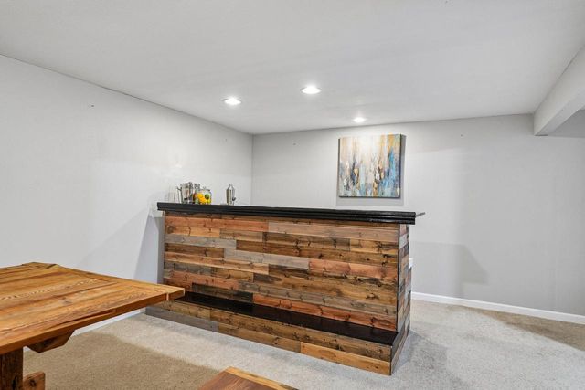2436 S Ronke LANE, New Berlin, WI 53151