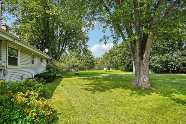 2436 S Ronke LANE, New Berlin, WI 53151