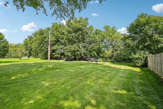 2436 S Ronke LANE, New Berlin, WI 53151