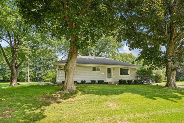 2436 S Ronke LANE, New Berlin, WI 53151