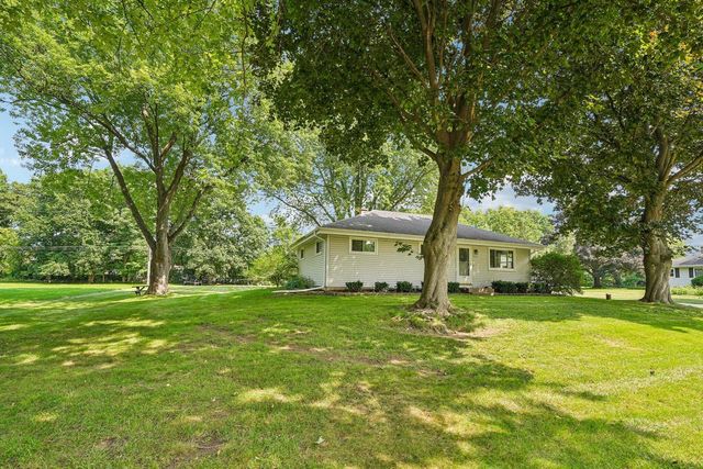2436 S Ronke LANE, New Berlin, WI 53151