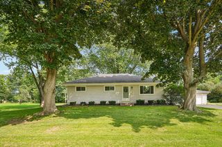 2436 S Ronke LANE, New Berlin, WI 53151