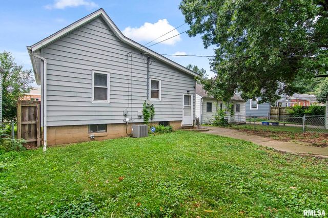 2065 N 8TH Street, Springfield, IL 62702