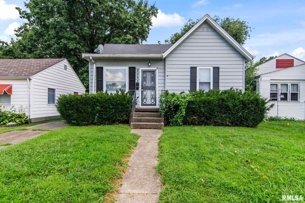 2065 N 8TH Street, Springfield, IL 62702
