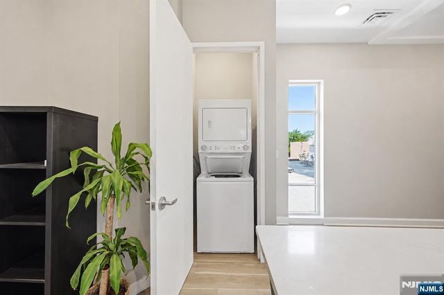 271 Millburn Avenue A, Millburn, NJ 07041