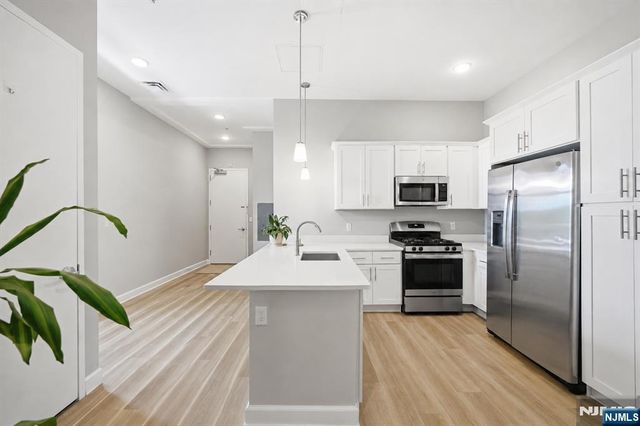 271 Millburn Avenue A, Millburn, NJ 07041