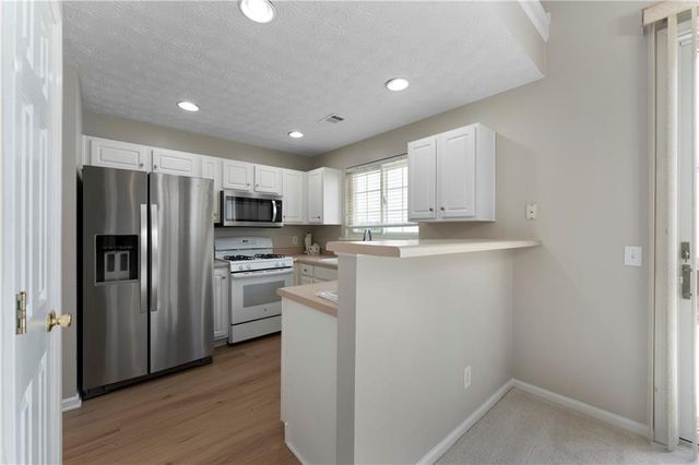 621 W Oaks Drive, Woodstock, GA 30188