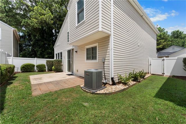 621 W Oaks Drive, Woodstock, GA 30188
