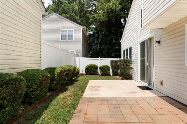 621 W Oaks Drive, Woodstock, GA 30188