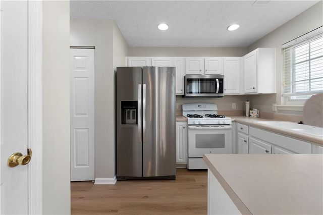 621 W Oaks Drive, Woodstock, GA 30188