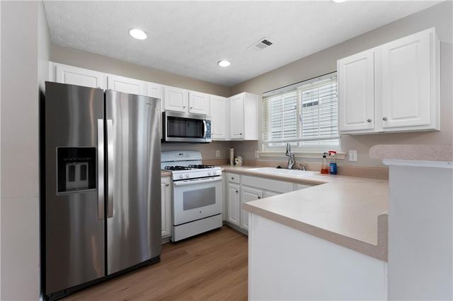 621 W Oaks Drive, Woodstock, GA 30188