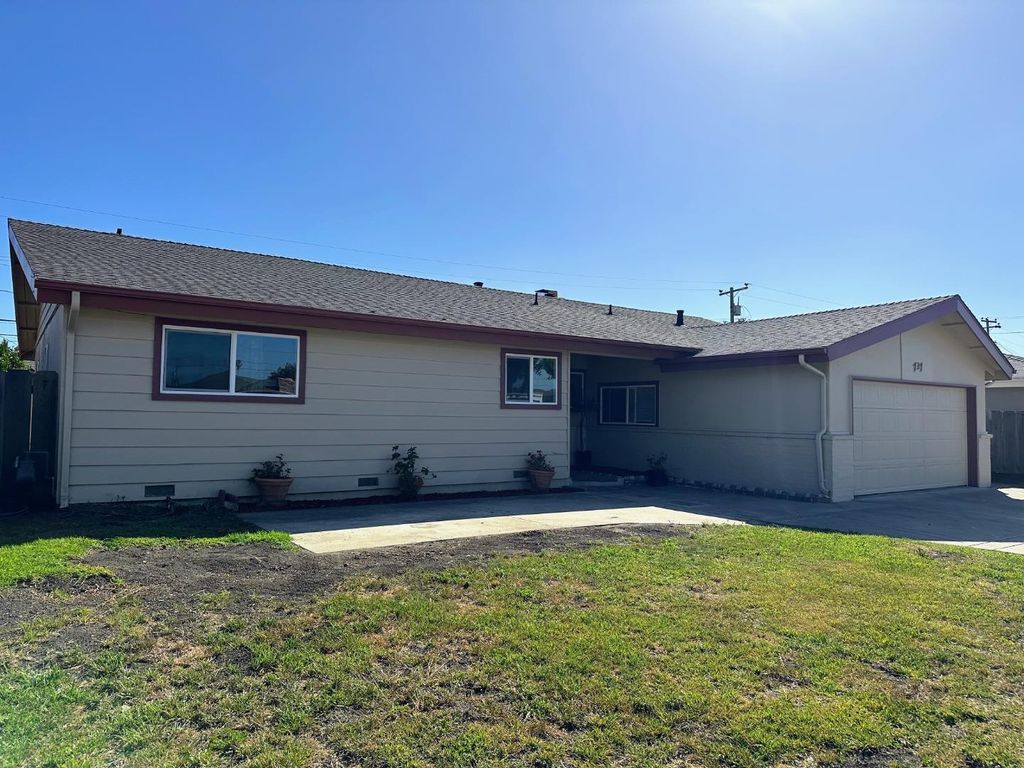 737 Saint Ann Drive, Salinas, CA 93901