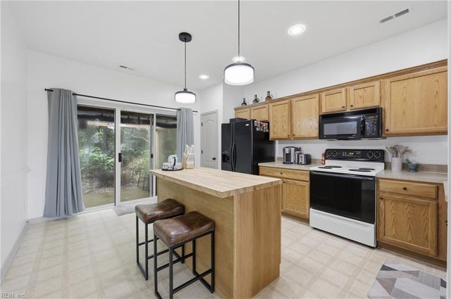 2002 Sawgrass LN, Portsmouth, VA 23703