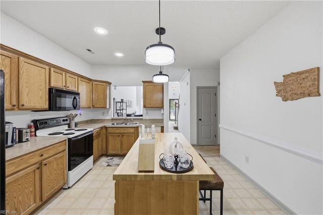 2002 Sawgrass LN, Portsmouth, VA 23703