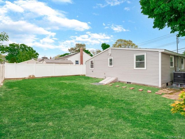 27 Old Farmingdale Road, West Babylon, NY 11704