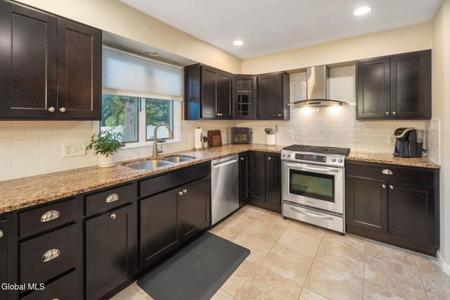 2505 Whamer Lane, Niskayuna, NY 12309