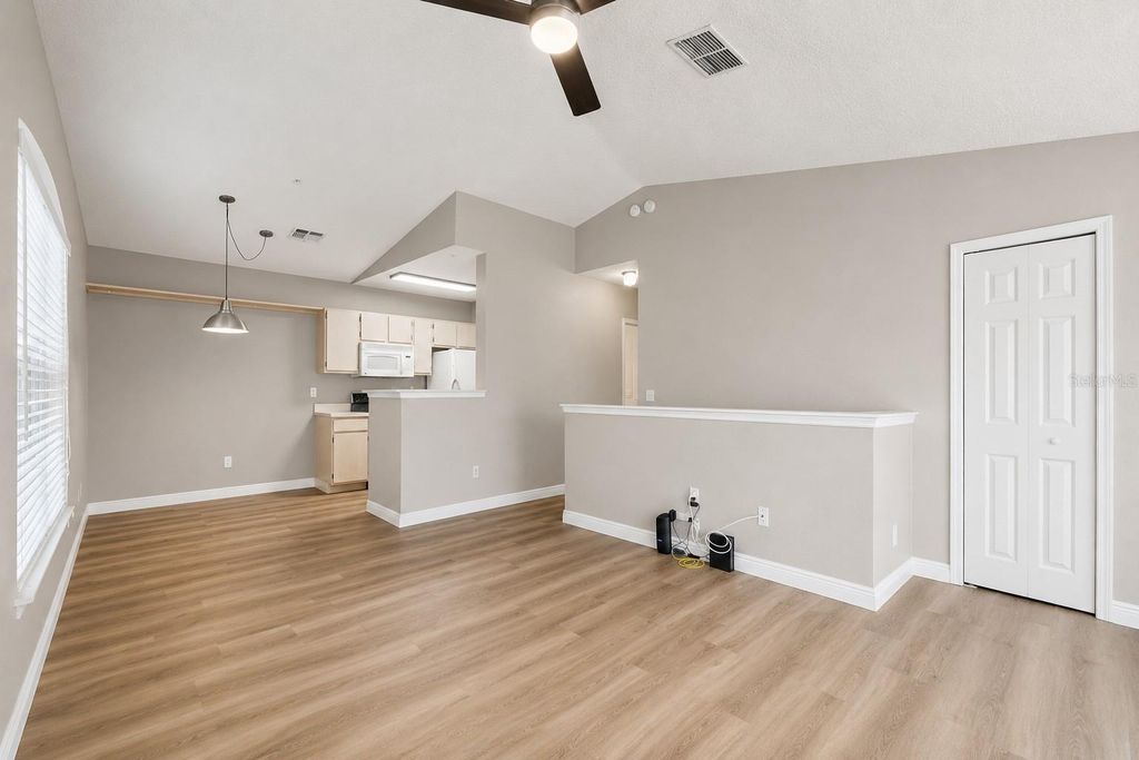 Image 8 of property listing at 4316 S KIRKMAN ROAD 1614, Orlando, FL 32811