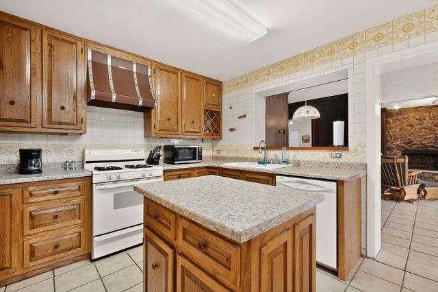 1304 Indiana Street NE, Albuquerque, NM 87110