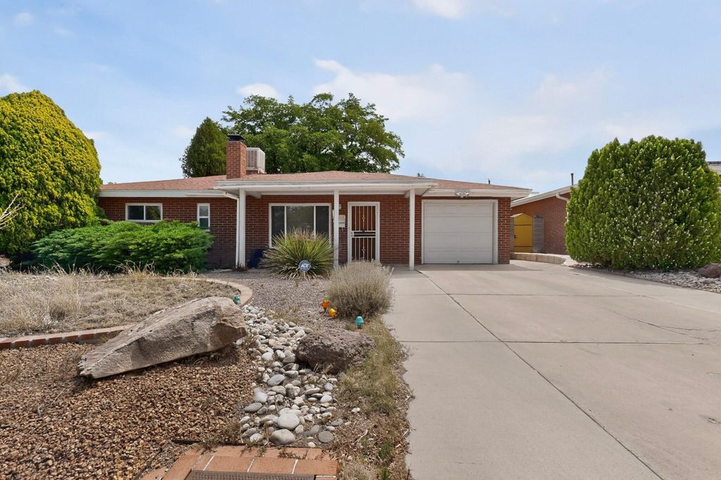 1304 Indiana Street NE, Albuquerque, NM 87110