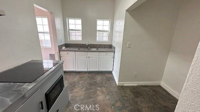 1470 B Henderson, Long Beach, CA 90813