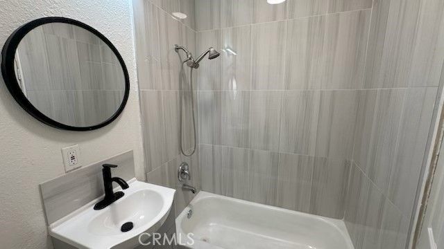 1470 B Henderson, Long Beach, CA 90813