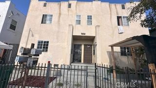 1470 B Henderson, Long Beach, CA 90813