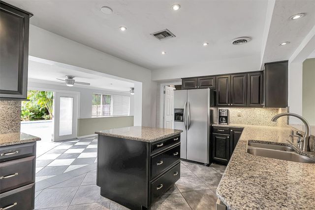 620 NW 37th Street, Oakland Park, FL 33309