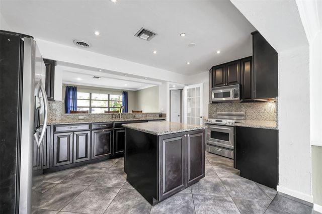 620 NW 37th Street, Oakland Park, FL 33309