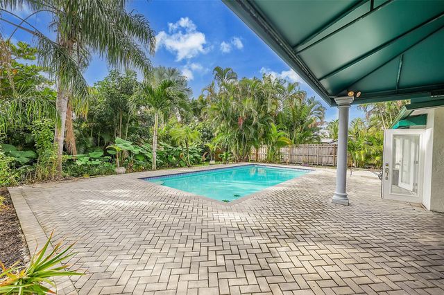 620 NW 37th Street, Oakland Park, FL 33309