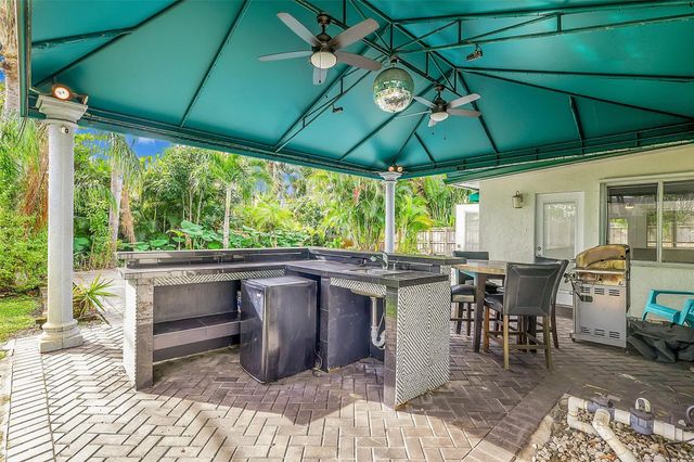 620 NW 37th Street, Oakland Park, FL 33309