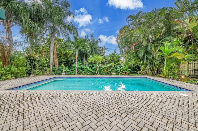 620 NW 37th Street, Oakland Park, FL 33309
