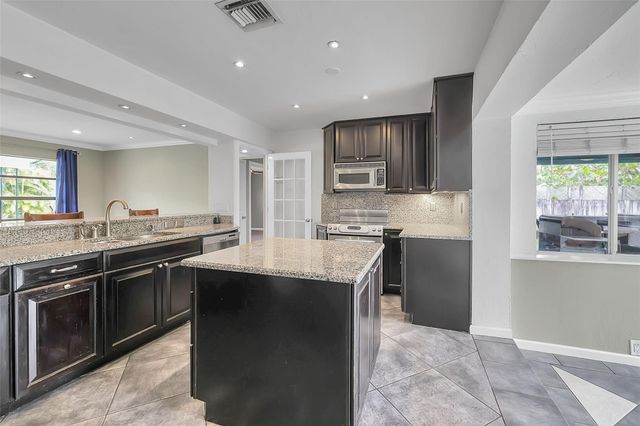 620 NW 37th Street, Oakland Park, FL 33309