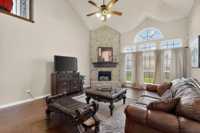 914 Hidden Lakes Drive, Cedar Hill, TX 75104