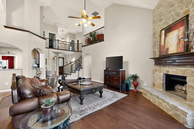 914 Hidden Lakes Drive, Cedar Hill, TX 75104