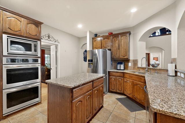 914 Hidden Lakes Drive, Cedar Hill, TX 75104