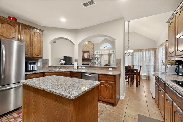 914 Hidden Lakes Drive, Cedar Hill, TX 75104