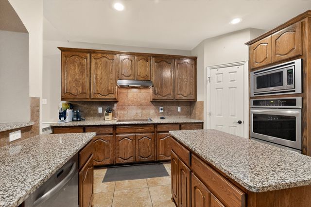 914 Hidden Lakes Drive, Cedar Hill, TX 75104
