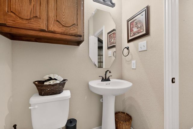 914 Hidden Lakes Drive, Cedar Hill, TX 75104