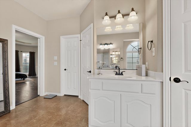 914 Hidden Lakes Drive, Cedar Hill, TX 75104