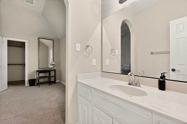 914 Hidden Lakes Drive, Cedar Hill, TX 75104