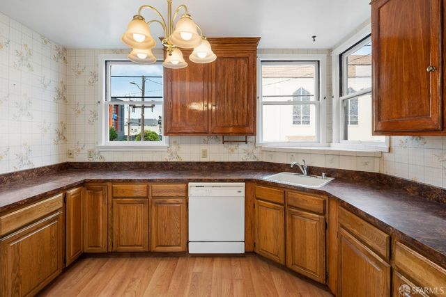 445 Wayland Street, San Francisco, CA 94134