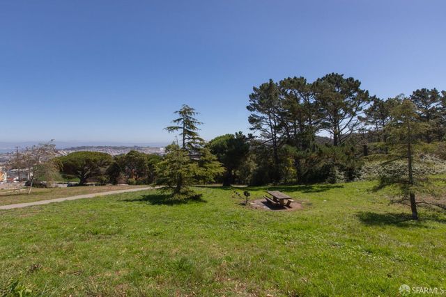 445 Wayland Street, San Francisco, CA 94134