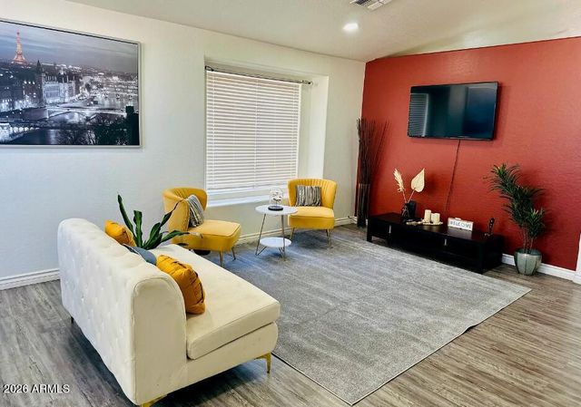 2745 E HARTFORD Avenue, Phoenix, AZ 85032
