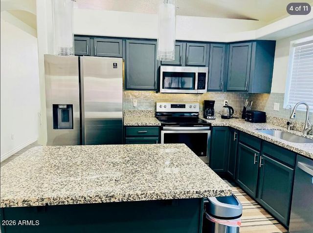 2745 E HARTFORD Avenue, Phoenix, AZ 85032