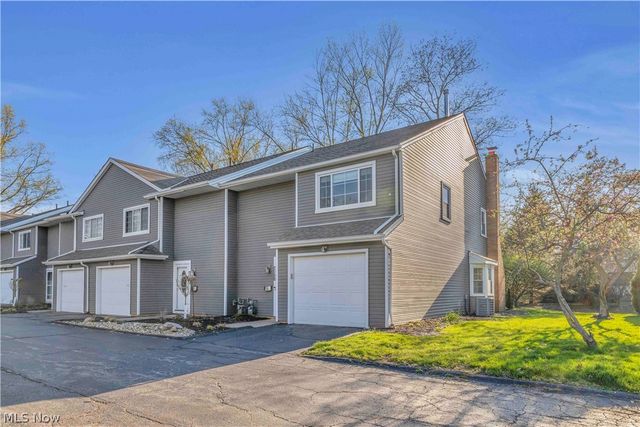 1748 Walnut Lane 32, Rocky River, OH 44116