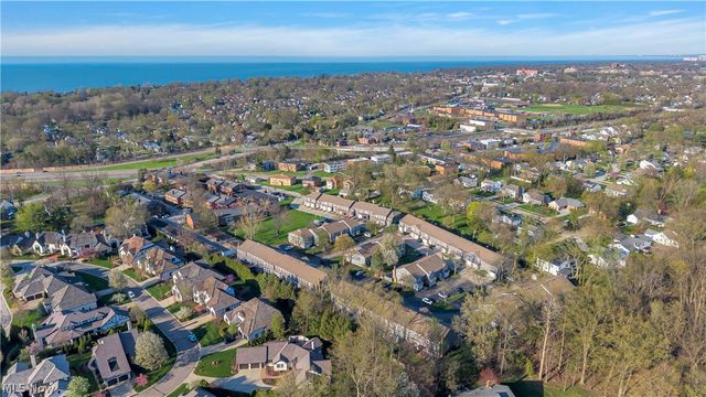 1748 Walnut Lane 32, Rocky River, OH 44116