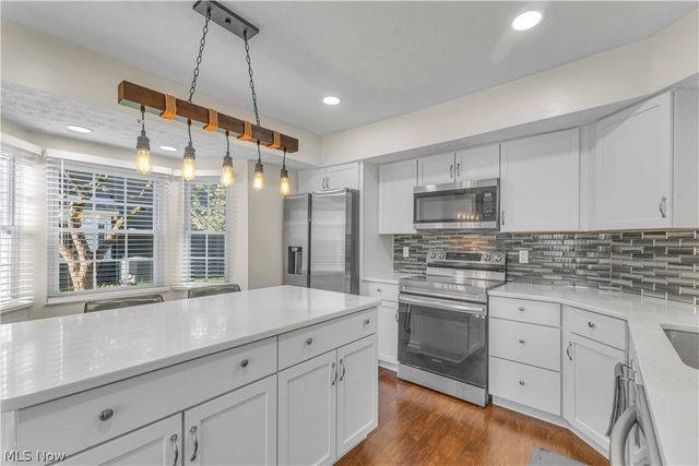 1748 Walnut Lane 32, Rocky River, OH 44116