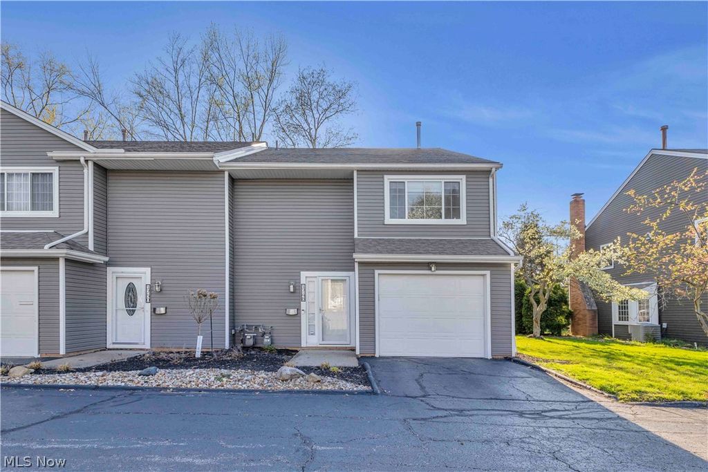 1748 Walnut Lane 32, Rocky River, OH 44116