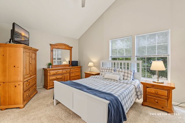 195 Meadow Lakes Boulevard, Aurora, IL 60504