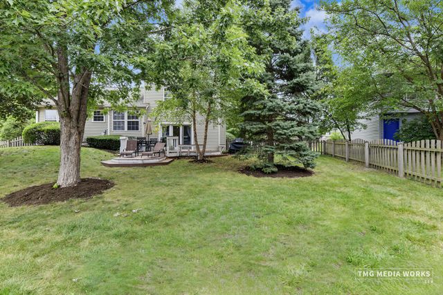 195 Meadow Lakes Boulevard, Aurora, IL 60504